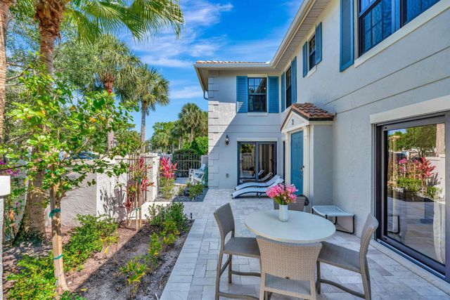 356 Prestwick Circle 3, Palm Beach Gardens, FL 33418