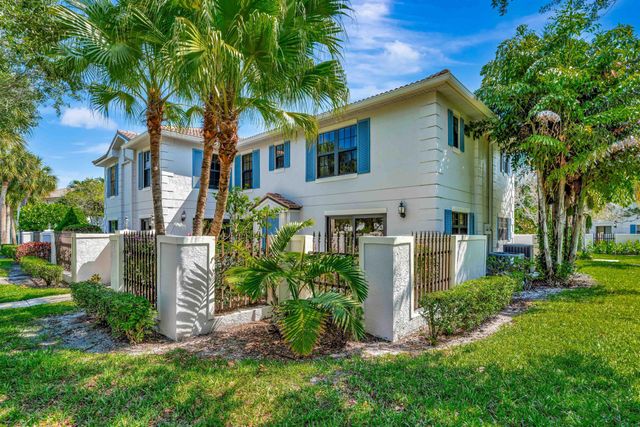 356 Prestwick Circle 3, Palm Beach Gardens, FL 33418