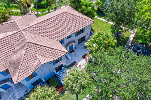 356 Prestwick Circle 3, Palm Beach Gardens, FL 33418
