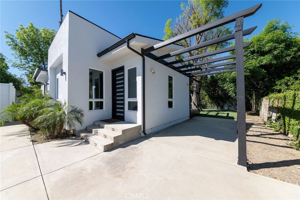 5849 Shirley, Tarzana, CA 91356