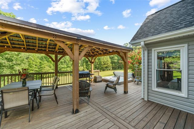 227 shady oaks Drive, Six Mile, SC 29682