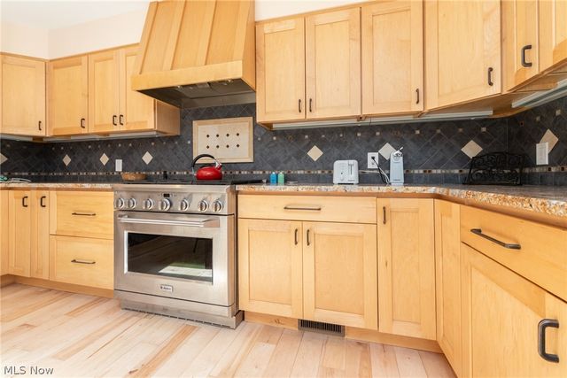 24100 Shaker Boulevard, Shaker Heights, OH 44122