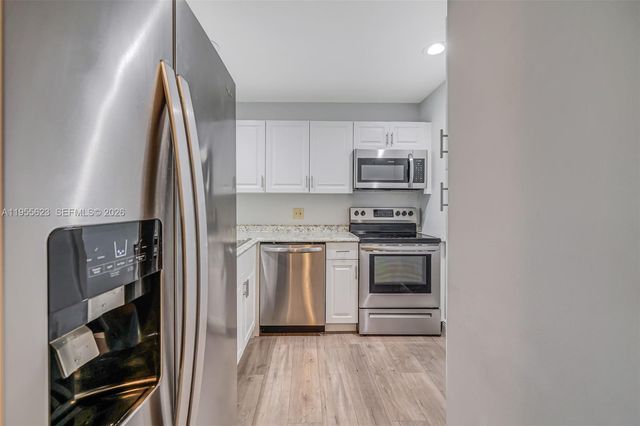 2641 Gately Drive W 902, Lake Worth, FL 33415