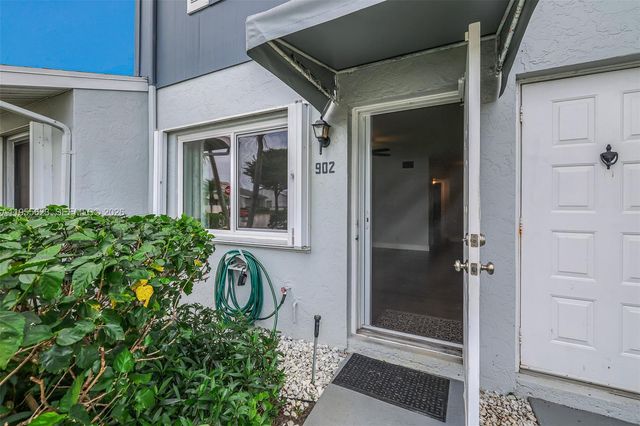 2641 Gately Drive W 902, Lake Worth, FL 33415