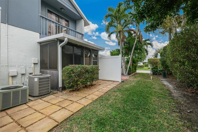 2641 Gately Drive W 902, Lake Worth, FL 33415