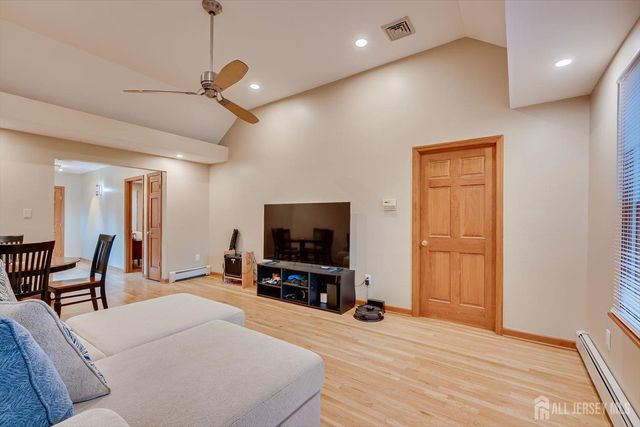 122 Cortelyous Lane, Franklin, NJ 08873