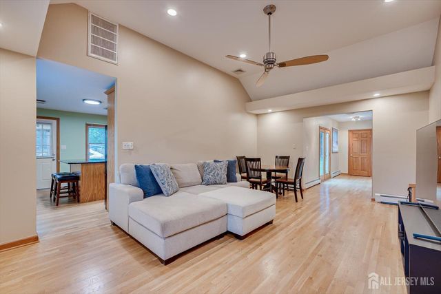 122 Cortelyous Lane, Franklin, NJ 08873