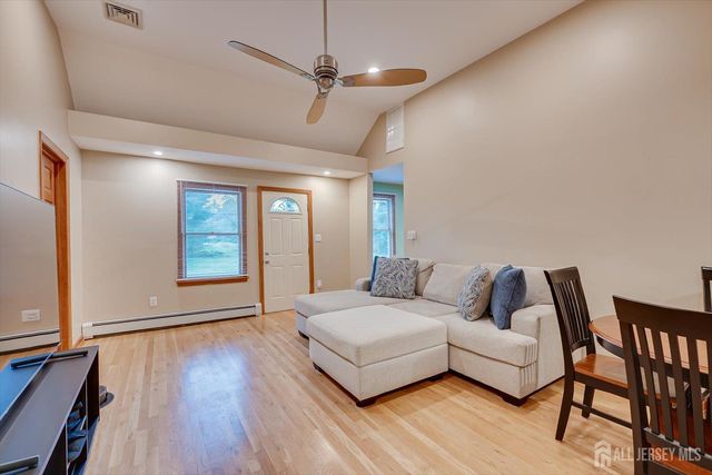 122 Cortelyous Lane, Franklin, NJ 08873