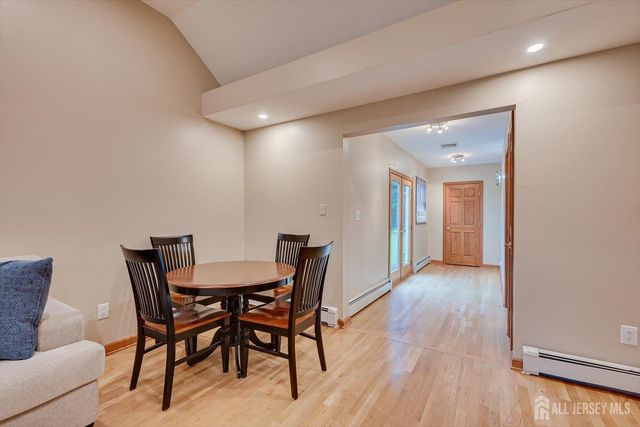 122 Cortelyous Lane, Franklin, NJ 08873