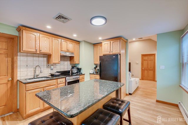 122 Cortelyous Lane, Franklin, NJ 08873