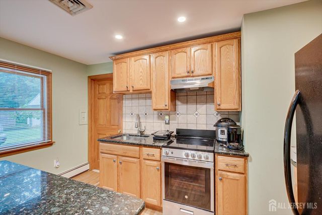 122 Cortelyous Lane, Franklin, NJ 08873