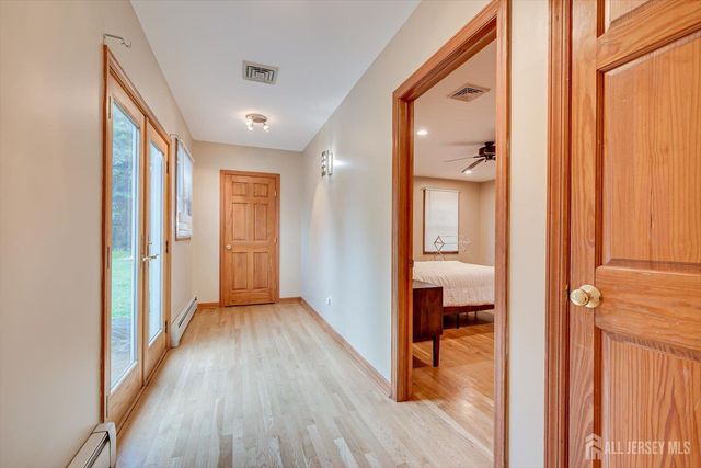 122 Cortelyous Lane, Franklin, NJ 08873