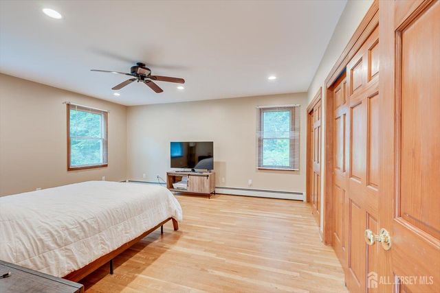 122 Cortelyous Lane, Franklin, NJ 08873