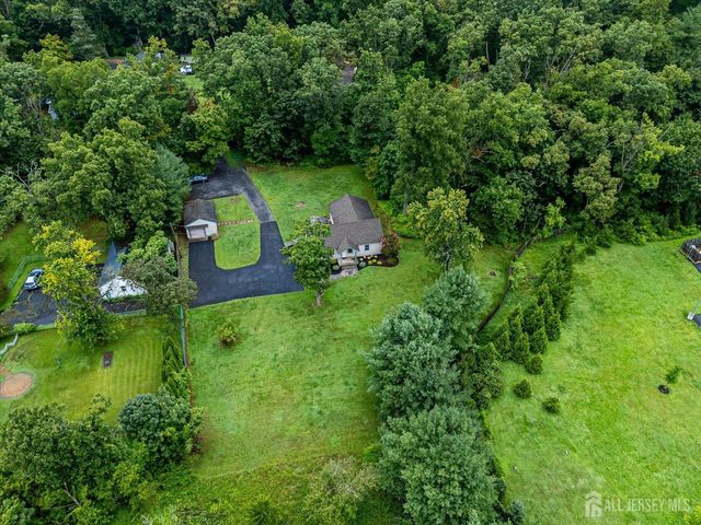 122 Cortelyous Lane, Franklin, NJ 08873