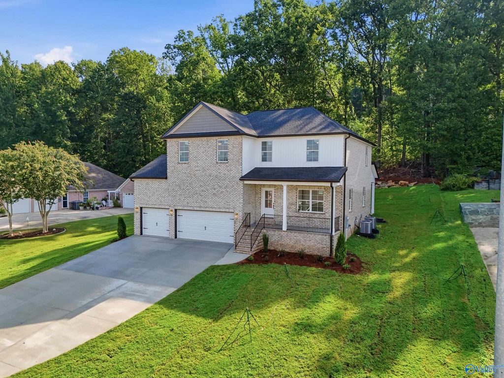 105 Amber Way, Decatur, AL 35603