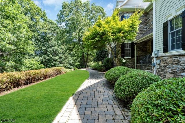 49 Parker Rd, Chester Twp., NJ 07930