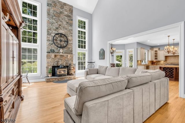 49 Parker Rd, Chester Twp., NJ 07930