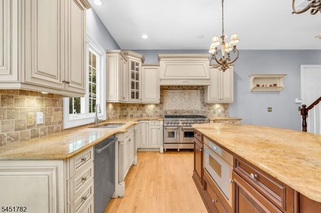 49 Parker Rd, Chester Twp., NJ 07930