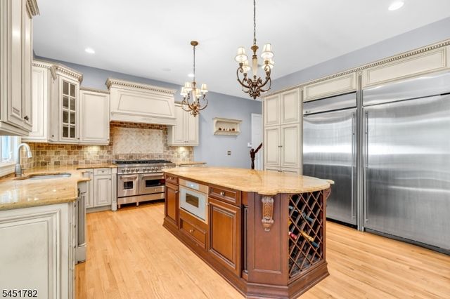 49 Parker Rd, Chester Twp., NJ 07930