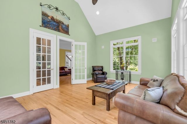 49 Parker Rd, Chester Twp., NJ 07930