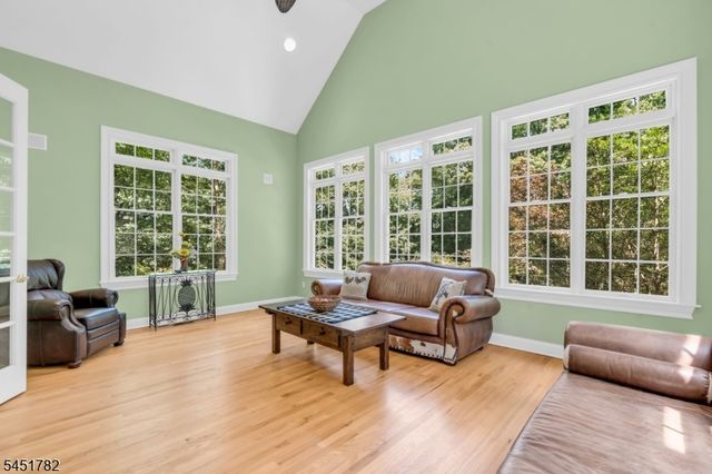 49 Parker Rd, Chester Twp., NJ 07930