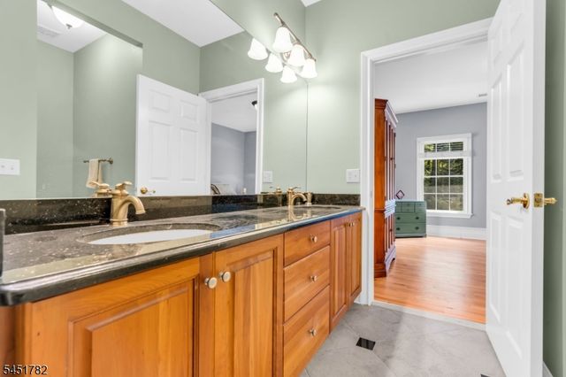49 Parker Rd, Chester Twp., NJ 07930