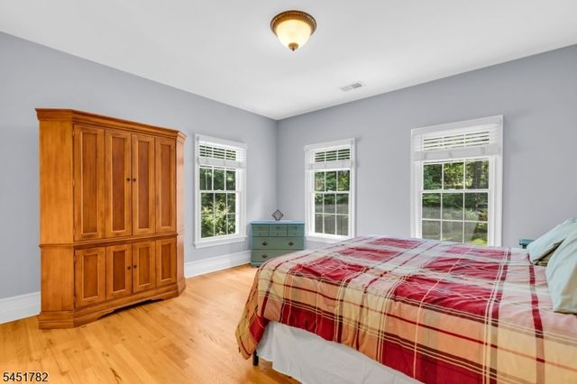 49 Parker Rd, Chester Twp., NJ 07930