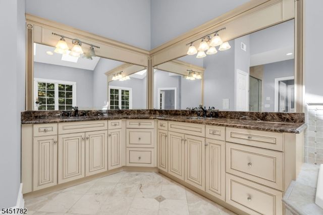 49 Parker Rd, Chester Twp., NJ 07930