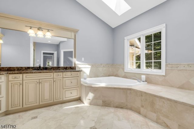 49 Parker Rd, Chester Twp., NJ 07930