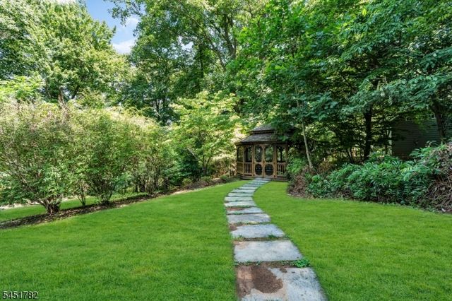49 Parker Rd, Chester Twp., NJ 07930