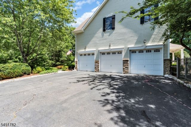 49 Parker Rd, Chester Twp., NJ 07930
