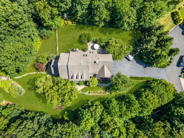 49 Parker Rd, Chester Twp., NJ 07930