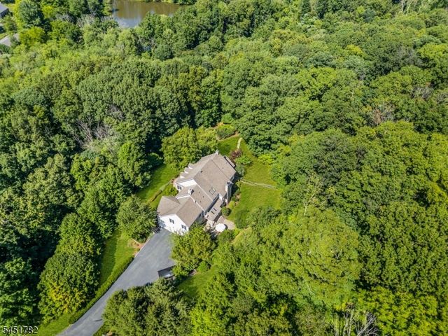 49 Parker Rd, Chester Twp., NJ 07930