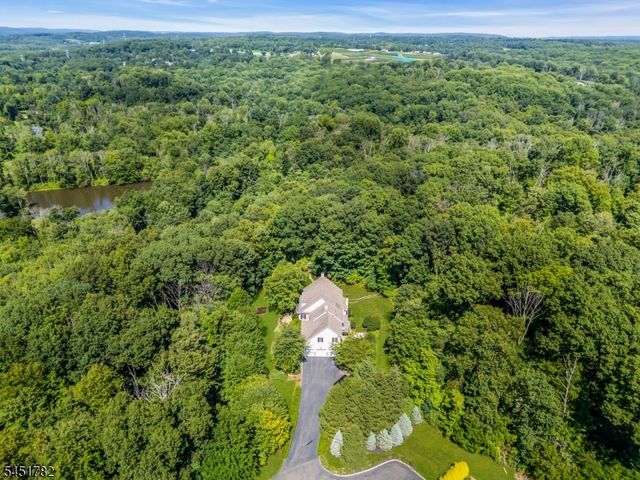49 Parker Rd, Chester Twp., NJ 07930