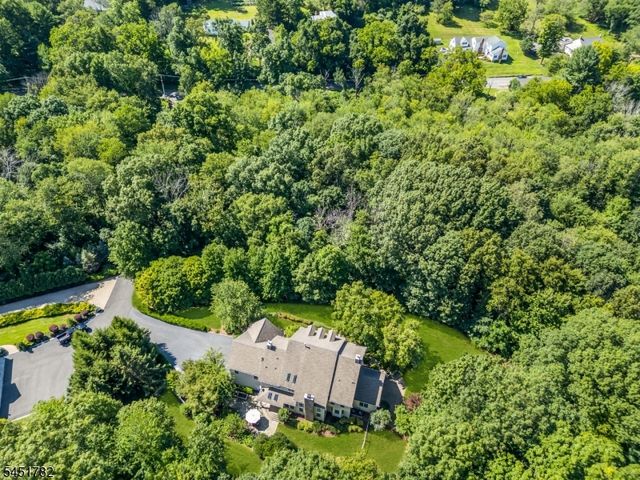 49 Parker Rd, Chester Twp., NJ 07930