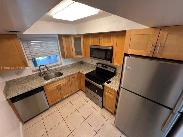 3257 NE 13th St 302, Pompano Beach, FL 33062