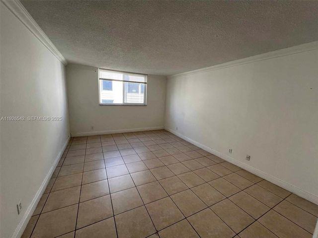 3257 NE 13th St 302, Pompano Beach, FL 33062