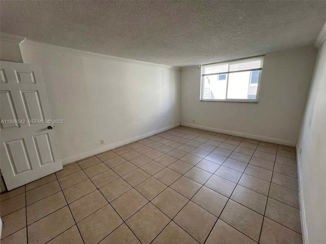 3257 NE 13th St 302, Pompano Beach, FL 33062