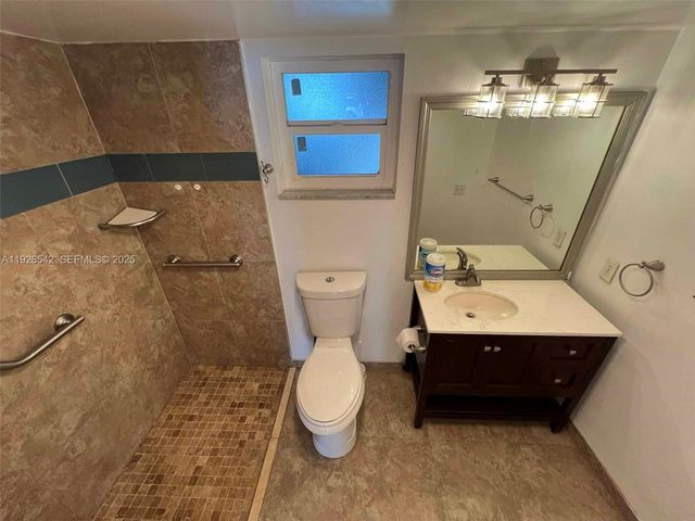 3257 NE 13th St 302, Pompano Beach, FL 33062