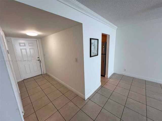 3257 NE 13th St 302, Pompano Beach, FL 33062