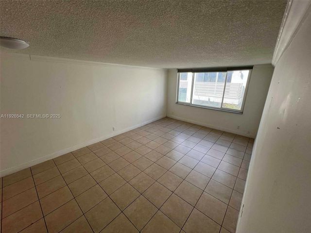 3257 NE 13th St 302, Pompano Beach, FL 33062