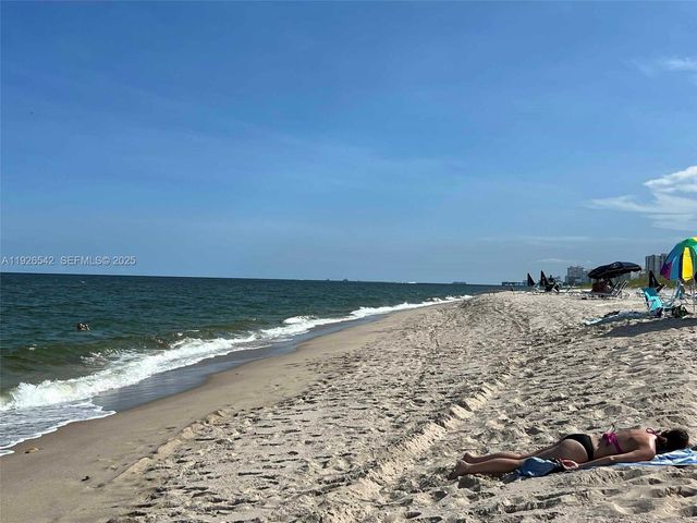 3257 NE 13th St 302, Pompano Beach, FL 33062