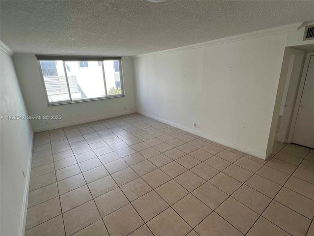 3257 NE 13th St 302, Pompano Beach, FL 33062