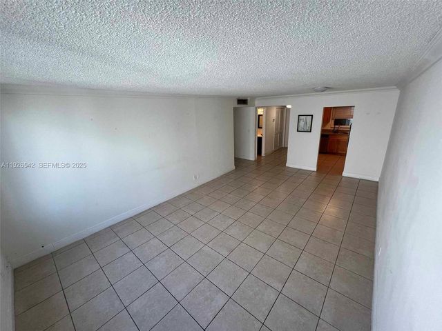 3257 NE 13th St 302, Pompano Beach, FL 33062