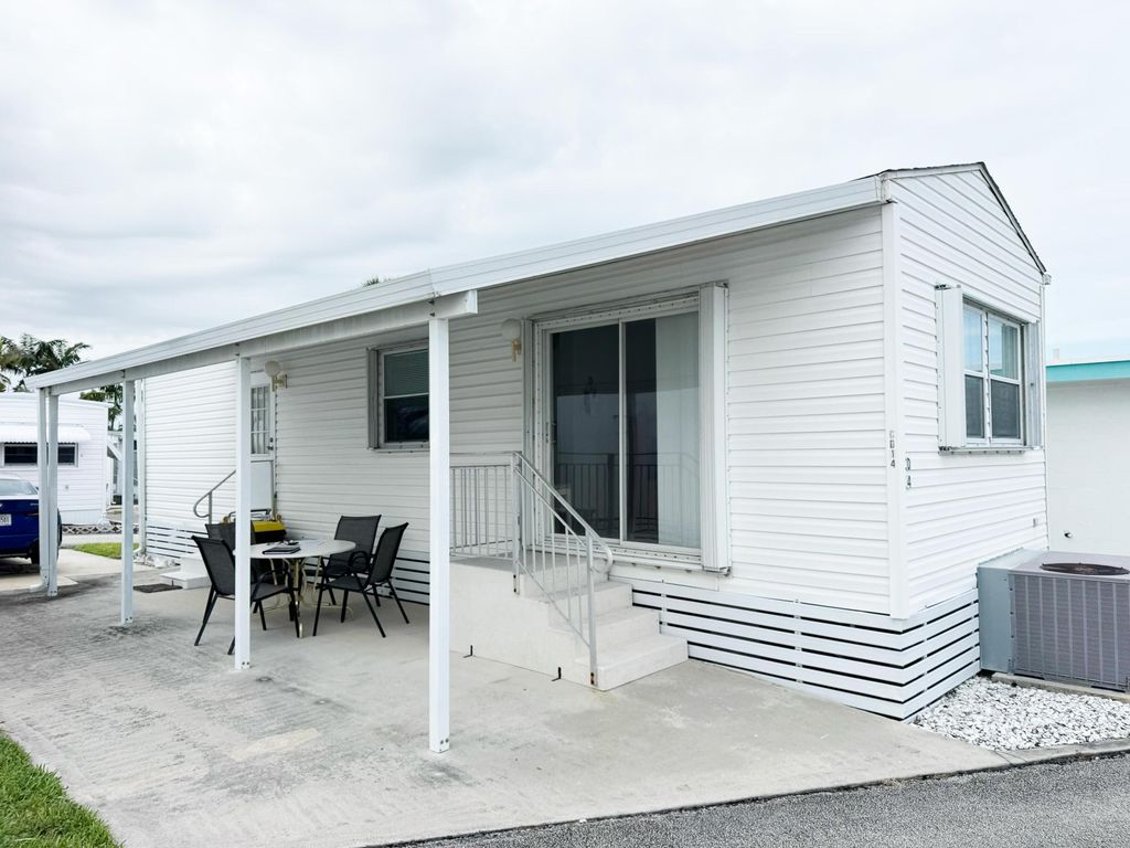 14 Bamboo Drive Cd, Briny Breezes, FL 33435