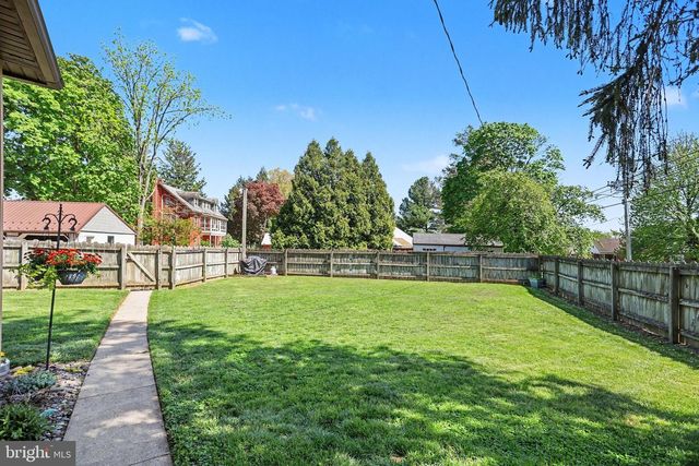 1203 DIAMOND ST, Akron, PA 17501