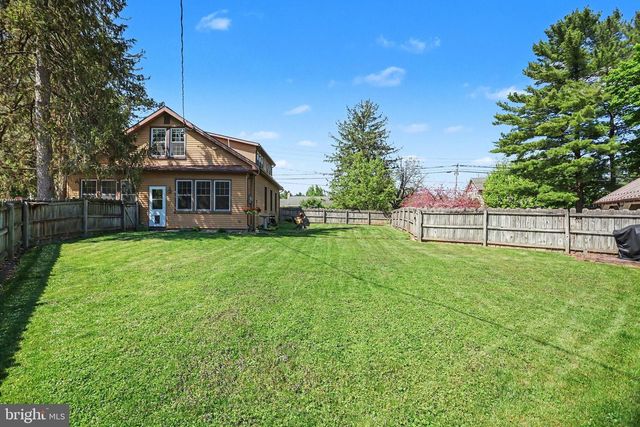 1203 DIAMOND ST, Akron, PA 17501
