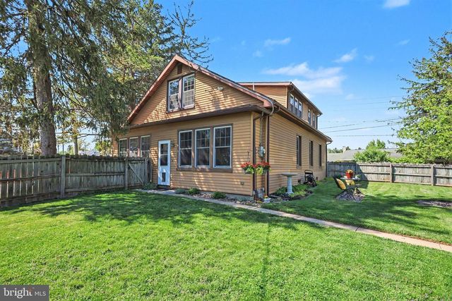1203 DIAMOND ST, Akron, PA 17501