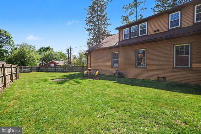 1203 DIAMOND ST, Akron, PA 17501