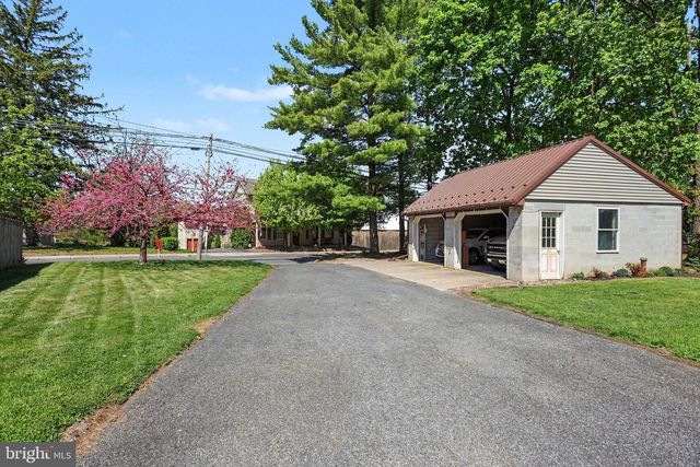 1203 DIAMOND ST, Akron, PA 17501